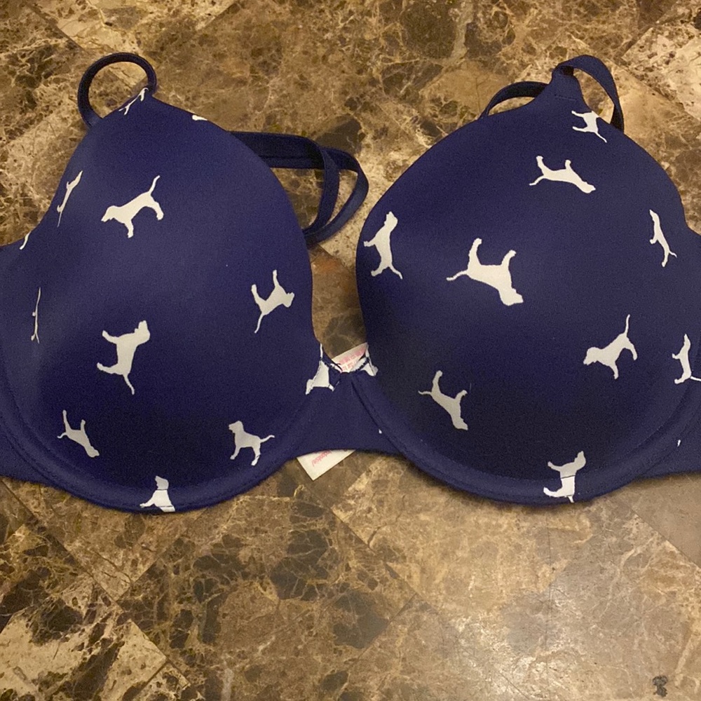 Brand new never worn Victoria Secret Pink Wear Everywhere T-Shirt Lightly Lined